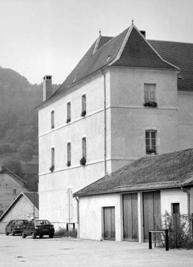 L'angle nord-est de l'aile en retour d'équerre après la rénovation de 1981-1983. © Région Bourgogne-Franche-Comté, Inventaire du patrimoine