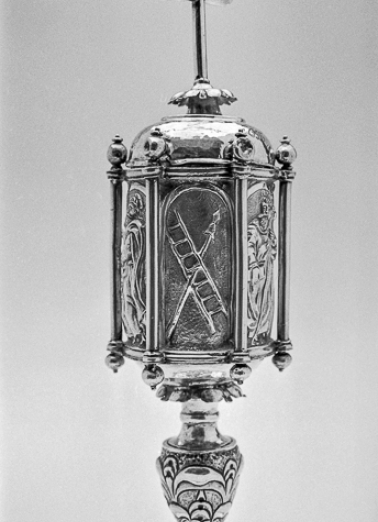 Détail : l'échelle et la lance. © Région Bourgogne-Franche-Comté, Inventaire du patrimoine