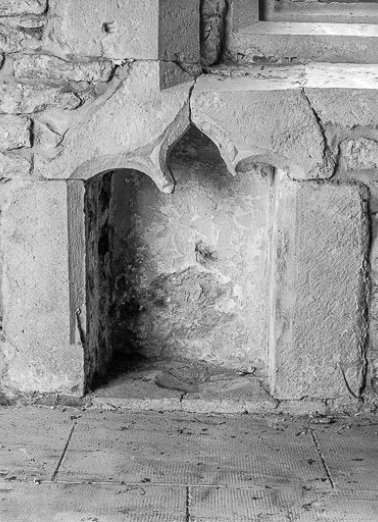 Première chapelle droite : lavabo. © Région Bourgogne-Franche-Comté, Inventaire du patrimoine