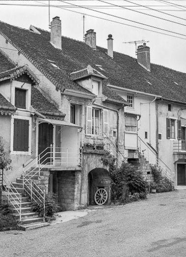 Façade antérieure vue de trois quarts gauche. © Région Bourgogne-Franche-Comté, Inventaire du patrimoine