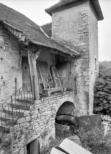 Auvent protégeant l'escalier. © Région Bourgogne-Franche-Comté, Inventaire du patrimoine