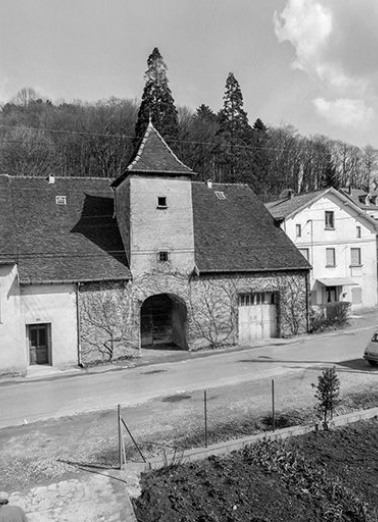 Façade antérieure, vue de face. © Région Bourgogne-Franche-Comté, Inventaire du patrimoine Façade antérieure, vue de face. © Région Bourgogne-Franche-Comté, Inventaire du patrimoine