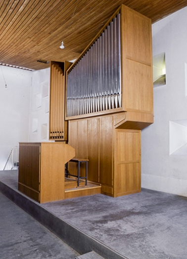  grand orgue sur une tribune dans le fond de l'édifice orgue © Région Bourgogne-Franche-Comté, Inventaire du patrimoine