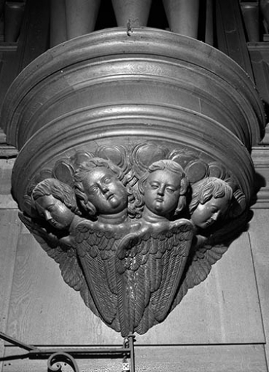 Culot de la tourelle centrale vu de face avant restauration. © Région Bourgogne-Franche-Comté, Inventaire du patrimoine