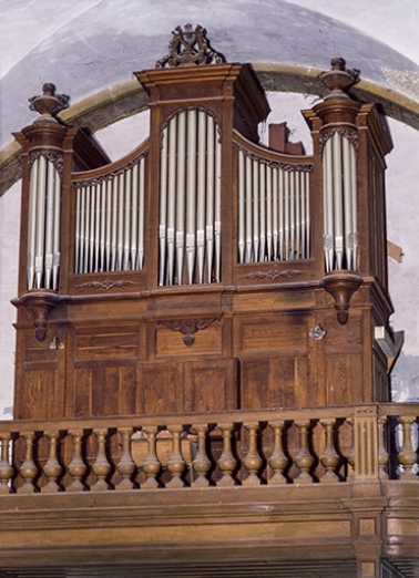 Vue générale de trois quarts droit en contre-plongée. © Région Bourgogne-Franche-Comté, Inventaire du patrimoine