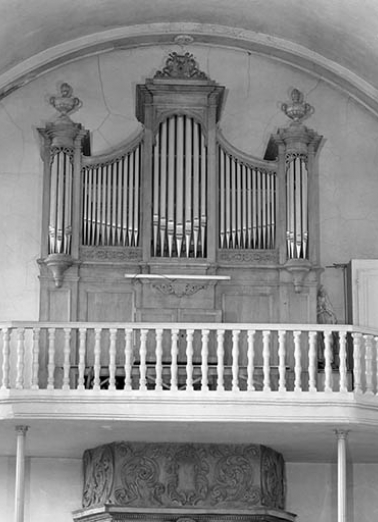 Vue générale de face en contre-plongée. © Région Bourgogne-Franche-Comté, Inventaire du patrimoine