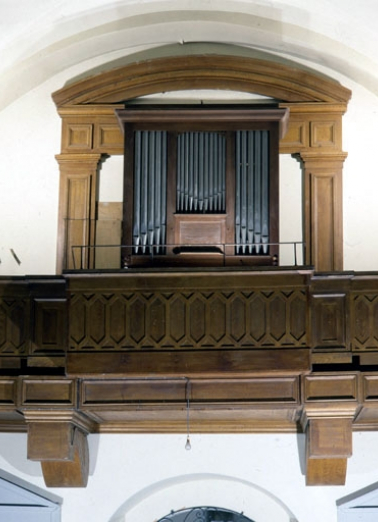 Vue générale de face en contre-plongée. © Région Bourgogne-Franche-Comté, Inventaire du patrimoine