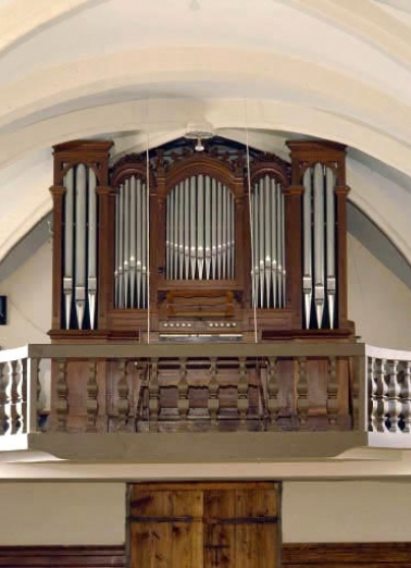 Vue générale de face en contre-plongée. © Région Bourgogne-Franche-Comté, Inventaire du patrimoine