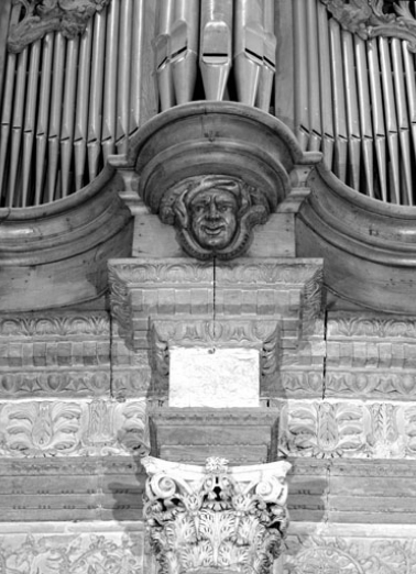 Culot central du positif, vue de face. © Région Bourgogne-Franche-Comté, Inventaire du patrimoine