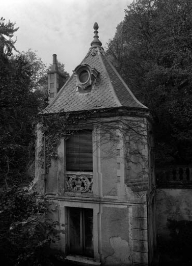 Vue du pavillon de jardin (n° 1) depuis la cour. © Région Bourgogne-Franche-Comté, Inventaire du patrimoine