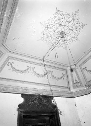 Vue du plafond du pavillon de jardin (n° 1). © Région Bourgogne-Franche-Comté, Inventaire du patrimoine