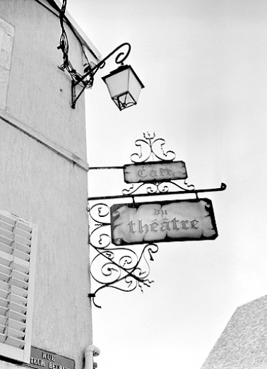 Enseigne 6, place Saint-Martin. 19e siècle. © Région Bourgogne-Franche-Comté, Inventaire du patrimoine