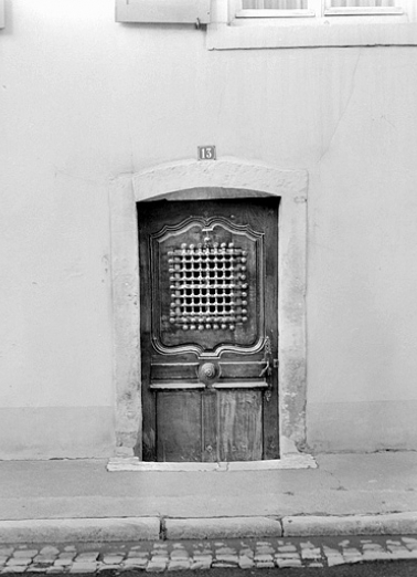 Maison 13, place Saint-Martin. Porte. 18e siècle. © Région Bourgogne-Franche-Comté, Inventaire du patrimoine