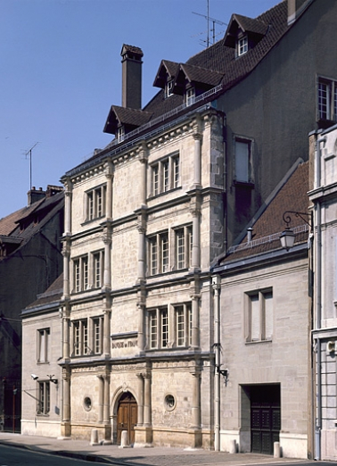 Façade sur la place. © Région Bourgogne-Franche-Comté, Inventaire du patrimoine