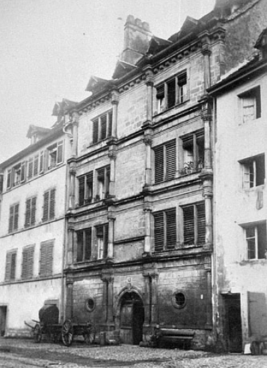 Façade sur la place Saint-Martin [avant la démolition des maisons mitoyennes], vers 1870-1880. © Région Bourgogne-Franche-Comté, Inventaire du patrimoine