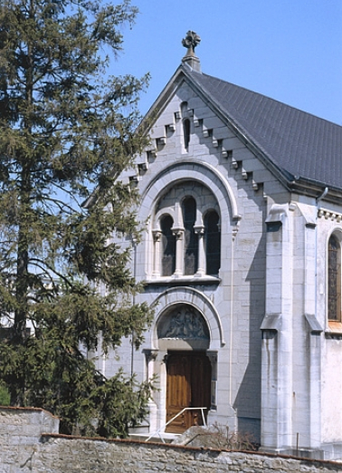 Façade antérieure de la chapelle. © Région Bourgogne-Franche-Comté, Inventaire du patrimoine Façade antérieure de la chapelle. © Région Bourgogne-Franche-Comté, Inventaire du patrimoine