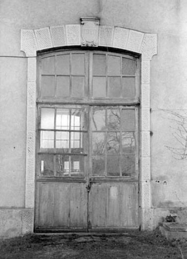 Porte d'entrée de la centrale hydroélectrique. © Région Bourgogne-Franche-Comté, Inventaire du patrimoine
