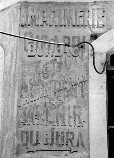 Détail de la publicité peinte. © Région Bourgogne-Franche-Comté, Inventaire du patrimoine Détail de la publicité peinte. © Région Bourgogne-Franche-Comté, Inventaire du patrimoine