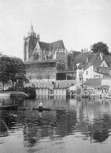 Dole. - La Cathédrale et les bords du Doubs. © Région Bourgogne-Franche-Comté, Inventaire du patrimoine