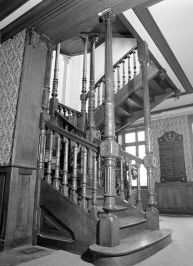 Logement patronal (A) : escalier dans-oeuvre. © Région Bourgogne-Franche-Comté, Inventaire du patrimoine Logement patronal (A) : escalier dans-oeuvre. © Région Bourgogne-Franche-Comté, Inventaire du patrimoine