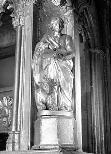La statuette de saint Luc, vue de face. © Région Bourgogne-Franche-Comté, Inventaire du patrimoine La statuette de saint Luc, vue de face. © Région Bourgogne-Franche-Comté, Inventaire du patrimoine