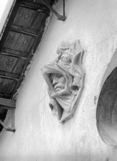 Ateliers (38) : mascaron vu de trois quarts droit. © Région Bourgogne-Franche-Comté, Inventaire du patrimoine