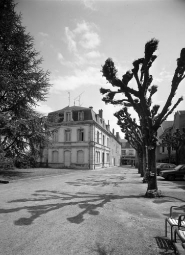 Bâtiment administratif : vue d'ensemble. © Région Bourgogne-Franche-Comté, Inventaire du patrimoine