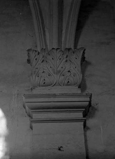 Chapelle : intérieur, détail d'un chapiteau de face. © Région Bourgogne-Franche-Comté, Inventaire du patrimoine