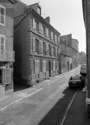 Façade antérieure de trois quarts gauche. © Région Bourgogne-Franche-Comté, Inventaire du patrimoine