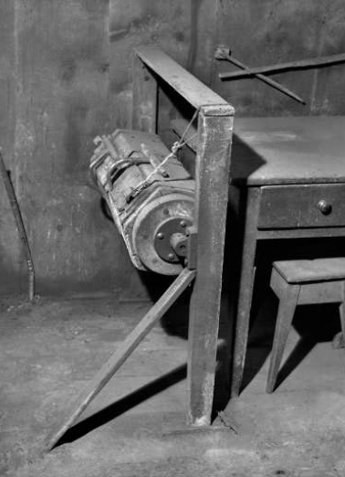 Intérieur : tonneau de polissage. © Région Bourgogne-Franche-Comté, Inventaire du patrimoine