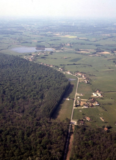 Vue aérienne du village. © Région Bourgogne-Franche-Comté, Inventaire du patrimoine