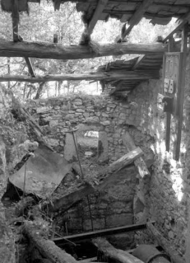 Site de la cascade : intérieur du bâtiment d'eau. © Région Bourgogne-Franche-Comté, Inventaire du patrimoine
