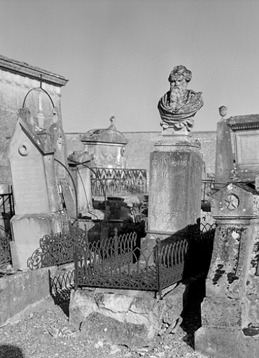 Tombeau du docteur Signard : de trois quarts gauche. © Région Bourgogne-Franche-Comté, Inventaire du patrimoine
