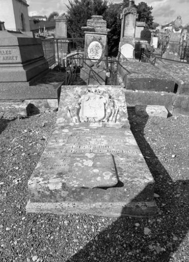 Tombeau (non étudié) du marquis Charles d'Ambly et de sa femme Louise Balahu de Noiron. © Région Bourgogne-Franche-Comté, Inventaire du patrimoine