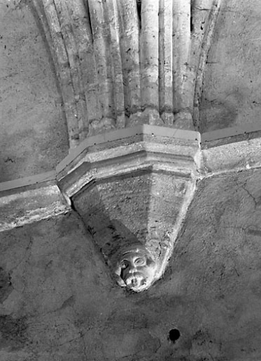 Eglise abbatiale : 6eme culot sud du vaisseau central. © Région Bourgogne-Franche-Comté, Inventaire du patrimoine