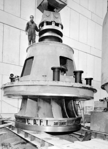 Roue turbine : support pivoterie en cours de montage. © Région Bourgogne-Franche-Comté, Inventaire du patrimoine Roue turbine : support pivoterie en cours de montage. © Région Bourgogne-Franche-Comté, Inventaire du patrimoine