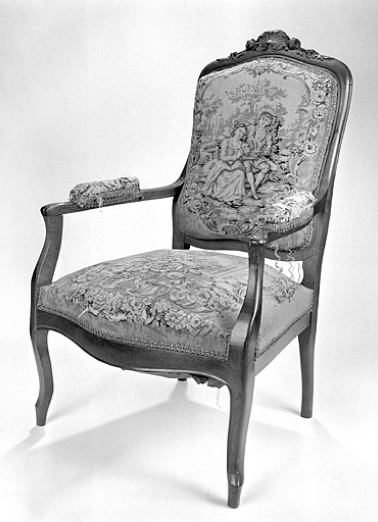 Vue générale d'un fauteuil. © Région Bourgogne-Franche-Comté, Inventaire du patrimoine