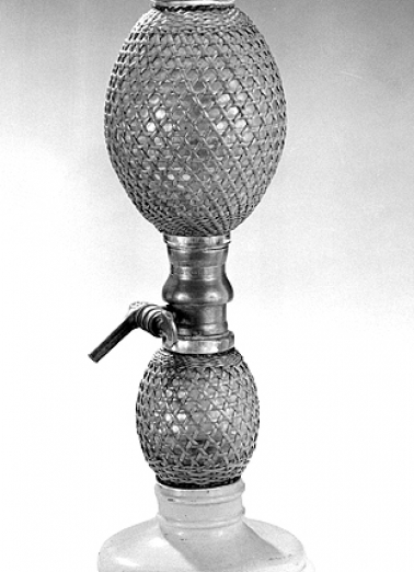 Vue d'une bouteille à siphon. © Région Bourgogne-Franche-Comté, Inventaire du patrimoine