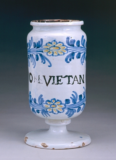 Vue d'un albarello. © Région Bourgogne-Franche-Comté, Inventaire du patrimoine