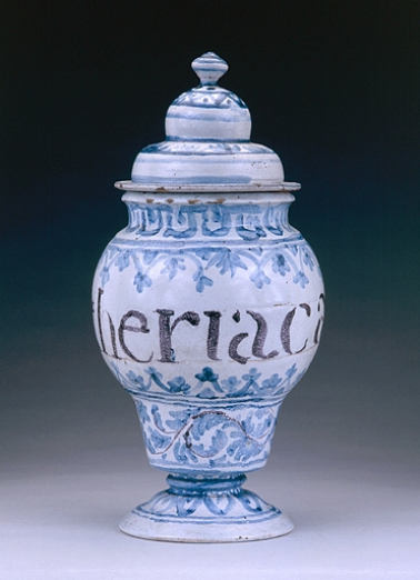 Vue d'un pot à thériaque. © Région Bourgogne-Franche-Comté, Inventaire du patrimoine