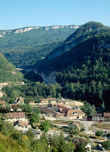 Vue d'ensemble depuis le nord-ouest. © Région Bourgogne-Franche-Comté, Inventaire du patrimoine