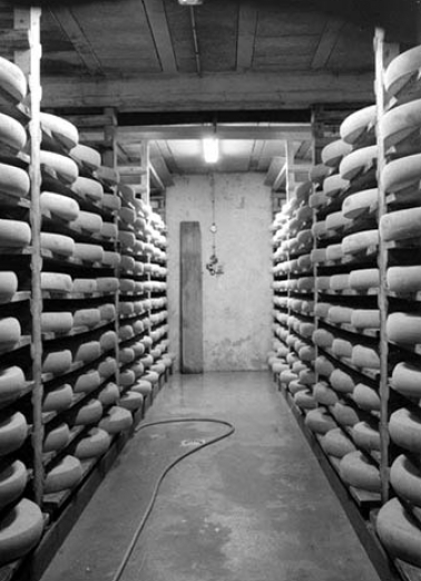 Intérieur d'une pièce d'affinage. © Région Bourgogne-Franche-Comté, Inventaire du patrimoine