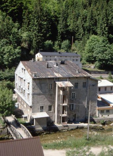 Bâtiment 21 rue Emile Zola : vue plongeante sur l'élévation postérieure. © Région Bourgogne-Franche-Comté, Inventaire du patrimoine Bâtiment 21 rue Emile Zola : vue plongeante sur l'élévation postérieure. © Région Bourgogne-Franche-Comté, Inventaire du patrimoine