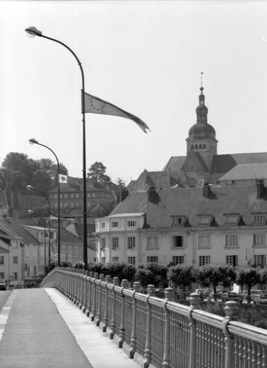 Vue du garde-corps en fonte. © Région Bourgogne-Franche-Comté, Inventaire du patrimoine Vue du garde-corps en fonte. © Région Bourgogne-Franche-Comté, Inventaire du patrimoine