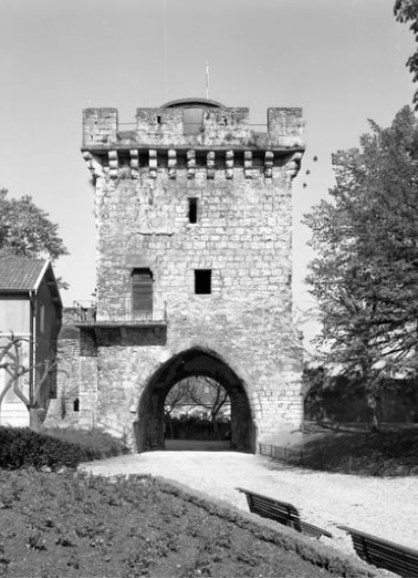 Ouvrage d'entrée, dit tour du Paravis : de face, depuis le parc du musée. © Région Bourgogne-Franche-Comté, Inventaire du patrimoine