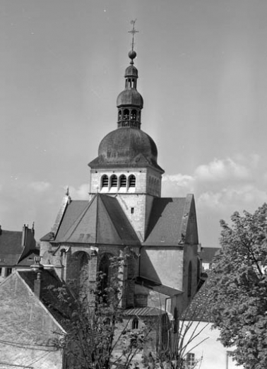 Vue rapprochée du chevet depuis le sommet de la tour du Paravis. © Région Bourgogne-Franche-Comté, Inventaire du patrimoine