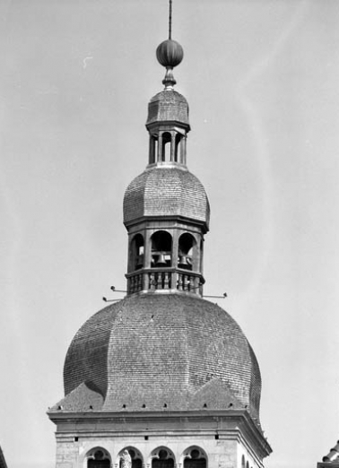 Tour-clocher : détail du bulbe et du lanternon. © Région Bourgogne-Franche-Comté, Inventaire du patrimoine