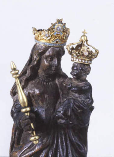 Détail du buste de la Vierge à l'Enfant. © Région Bourgogne-Franche-Comté, Inventaire du patrimoine Détail du buste de la Vierge à l'Enfant. © Région Bourgogne-Franche-Comté, Inventaire du patrimoine