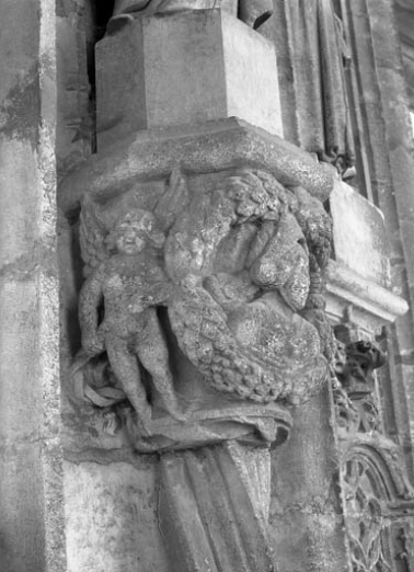 Premier bas-relief droit : allégorie de la vertu, partie gauche. © Région Bourgogne-Franche-Comté, Inventaire du patrimoine