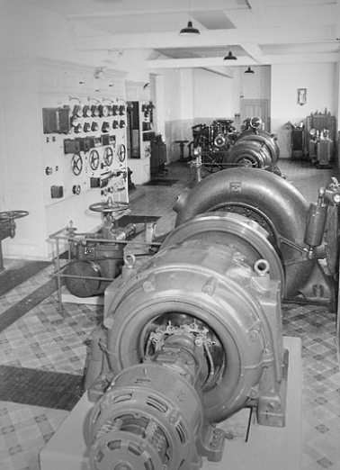Usine du Flumen. 1940 : la salle des machines (3 groupes). © Région Bourgogne-Franche-Comté, Inventaire du patrimoine